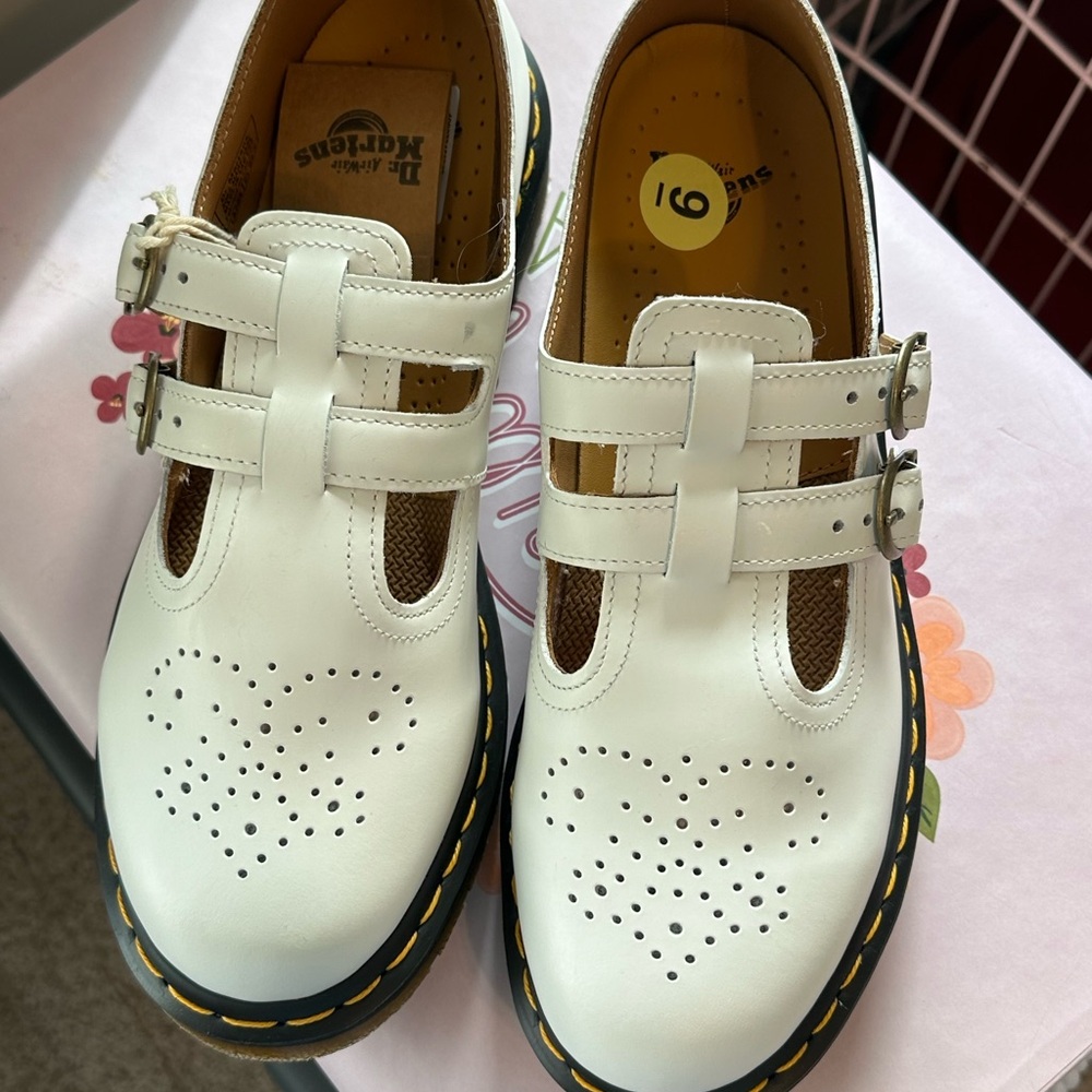 DR MARTENS WOMENS AIRWAIR MARY JANE’s Size 9